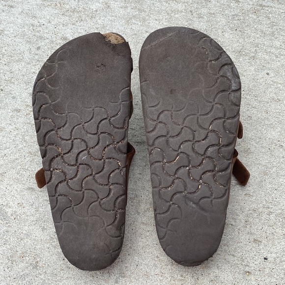 We’ll loved Birkenstocks - Picture 2 of 3